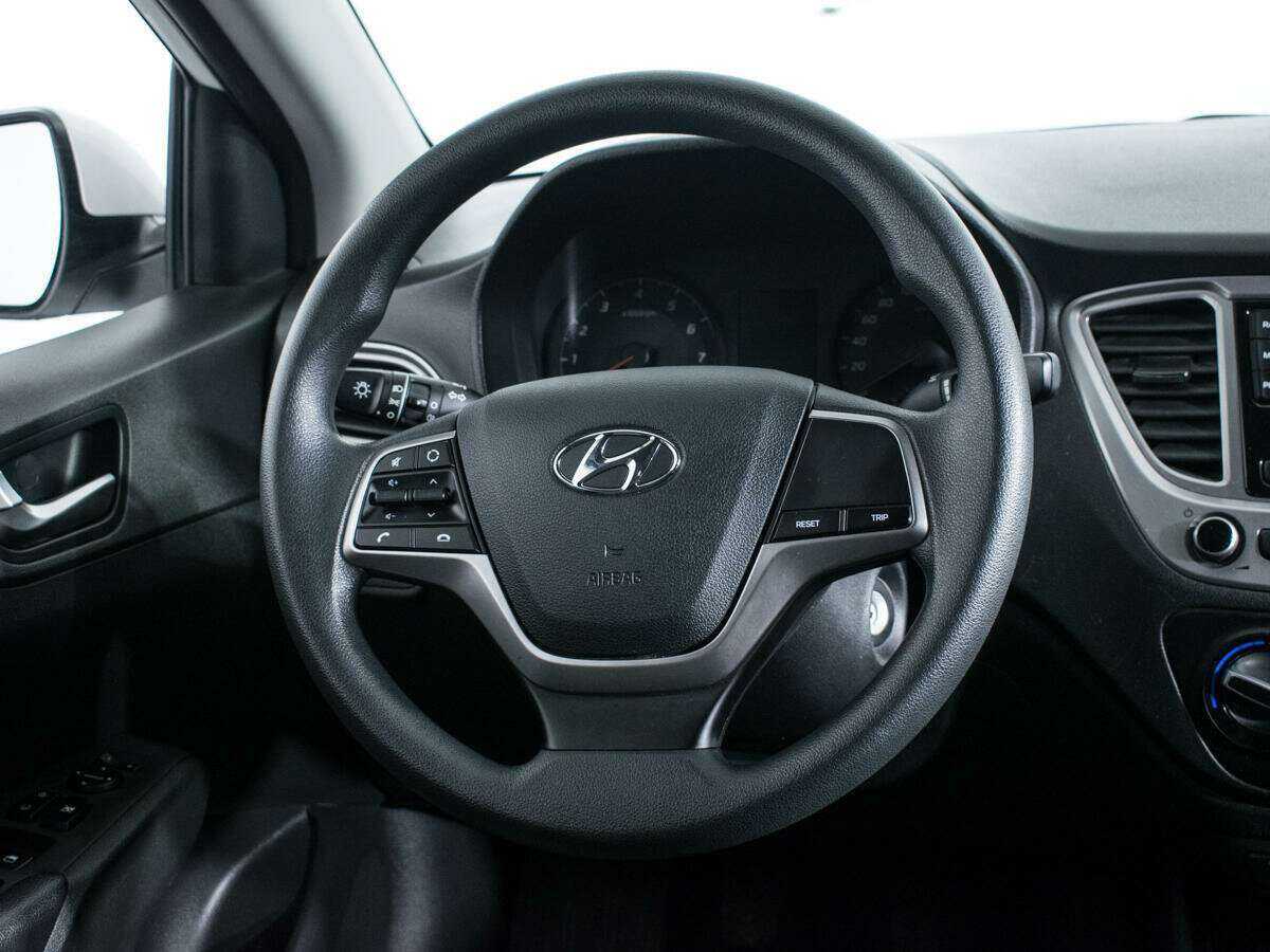 Hyundai Solaris с пробегом — 2021 год. Фото: #13