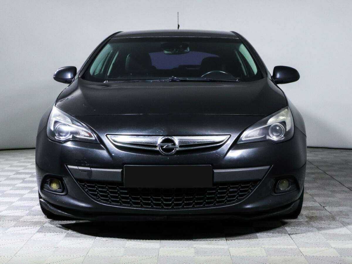 Opel Astra с пробегом — 2013 год. Фото: #1