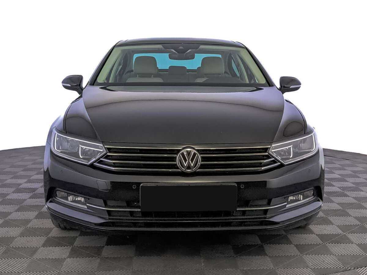 Volkswagen Passat с пробегом — 2018 год. Фото: #1