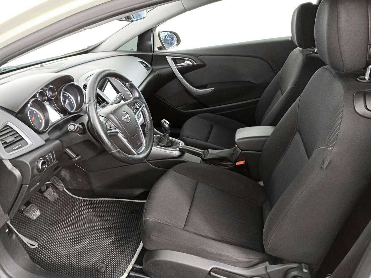 Opel Astra с пробегом — 2014 год. Фото: #11
