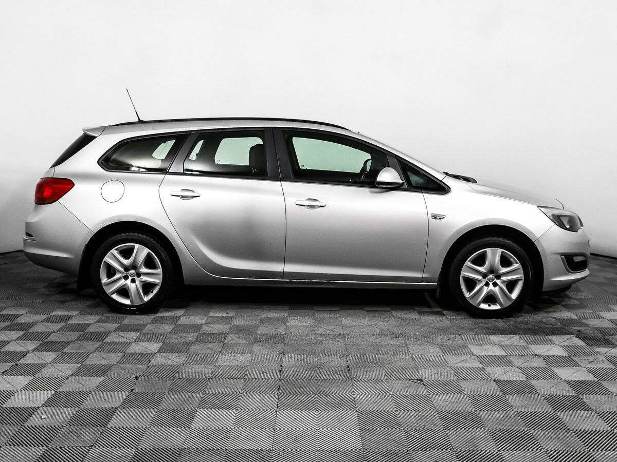 Opel Astra с пробегом — 2013 год. Фото: #3