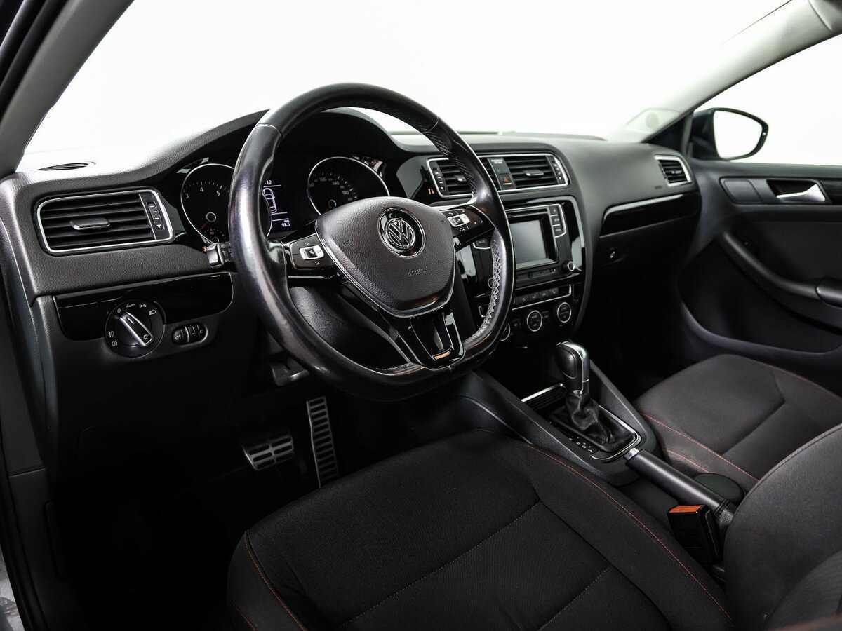 Volkswagen Jetta с пробегом — 2017 год. Фото: #11