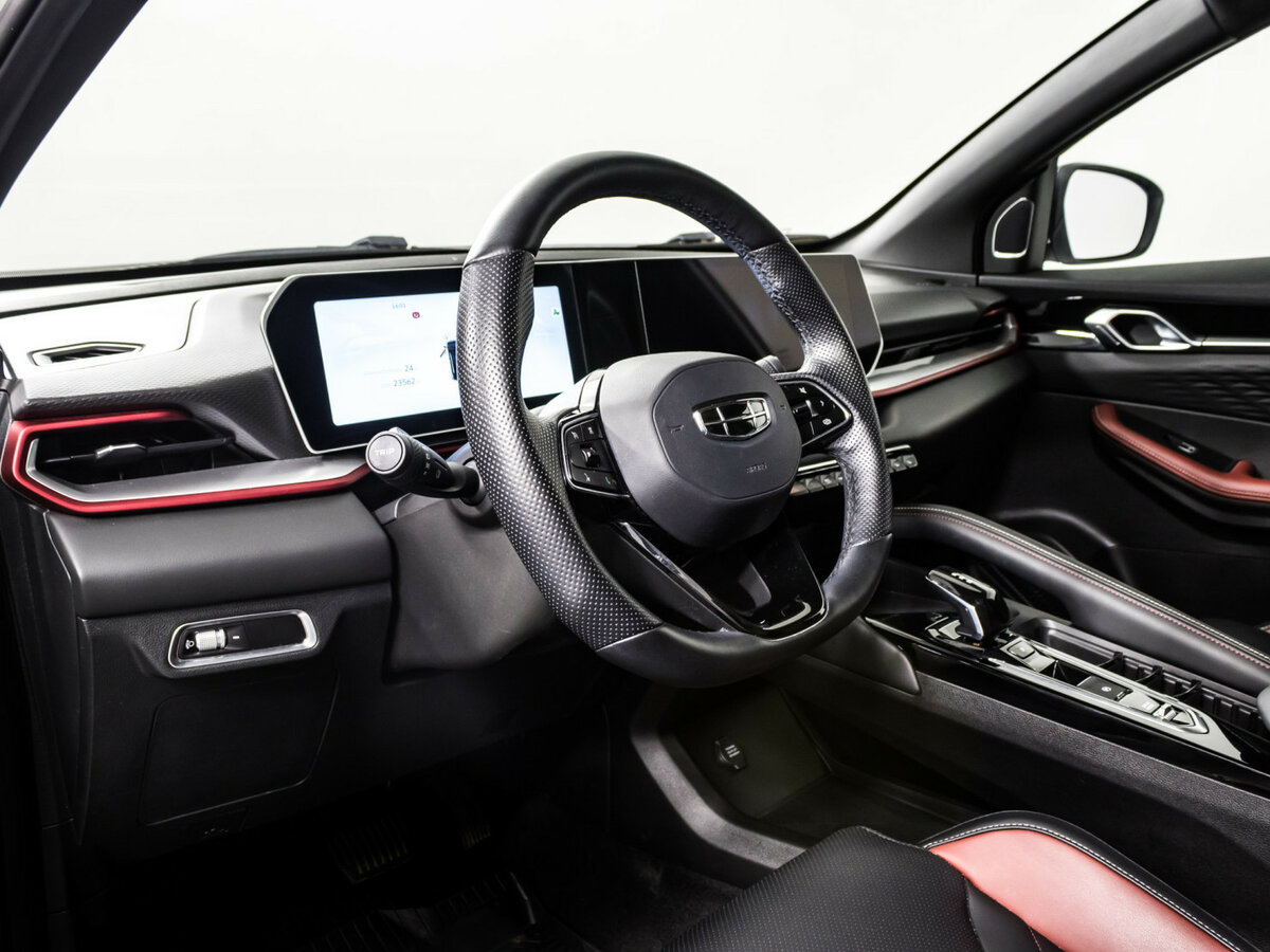 Geely Coolray с пробегом — 2023 год. Фото: #11