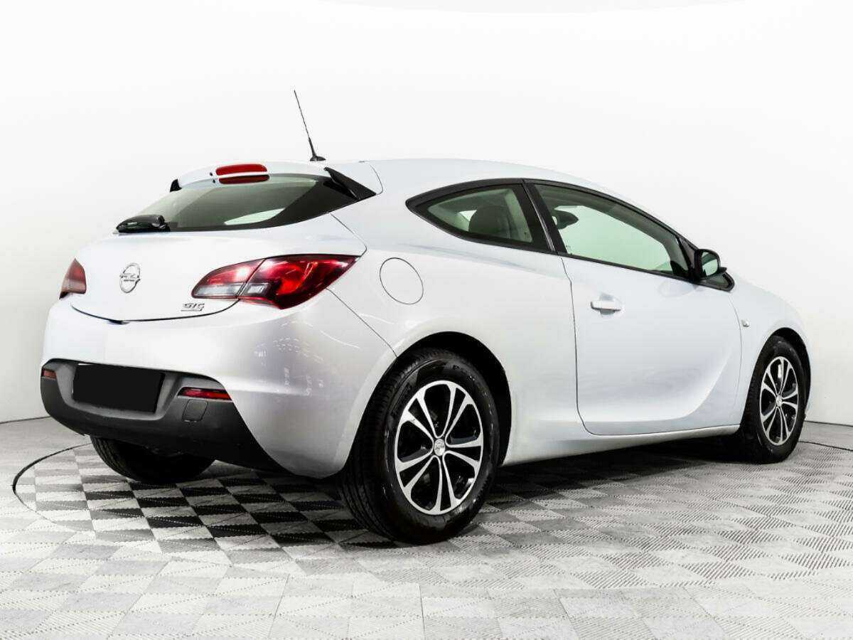 Opel Astra с пробегом — 2012 год. Фото: #4