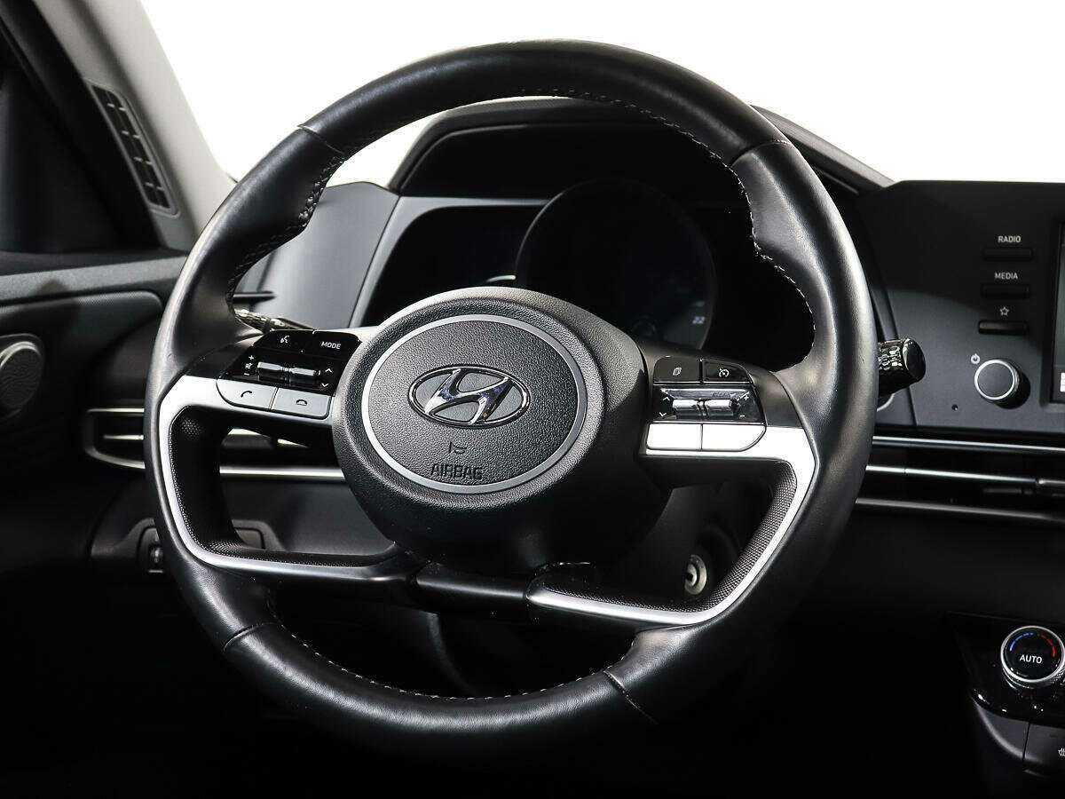 Hyundai Elantra с пробегом — 2021 год. Фото: #13