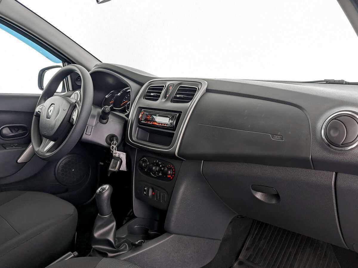 Renault Sandero с пробегом — 2016 год. Фото: #8