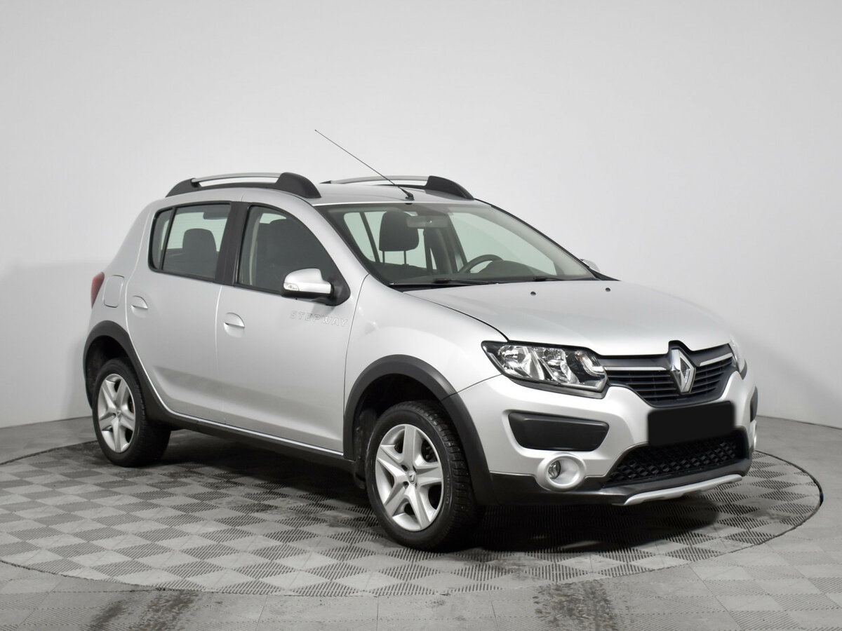Renault Sandero с пробегом — 2016 год. Фото: #2