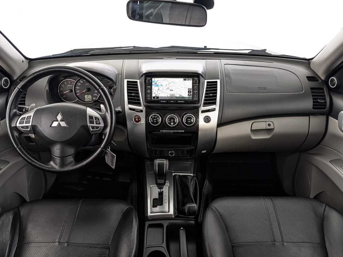 Mitsubishi Pajero Sport с пробегом — 2013 год. Фото: #13