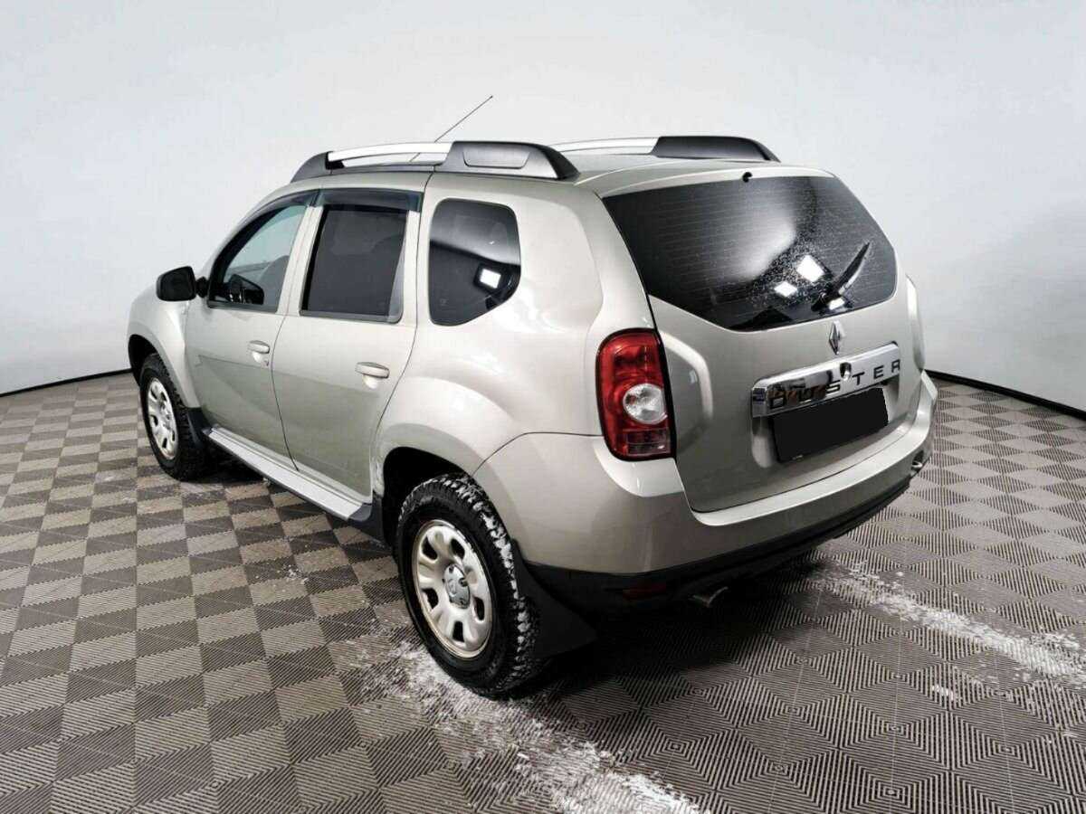 Renault Duster с пробегом — 2012 год. Фото: #6