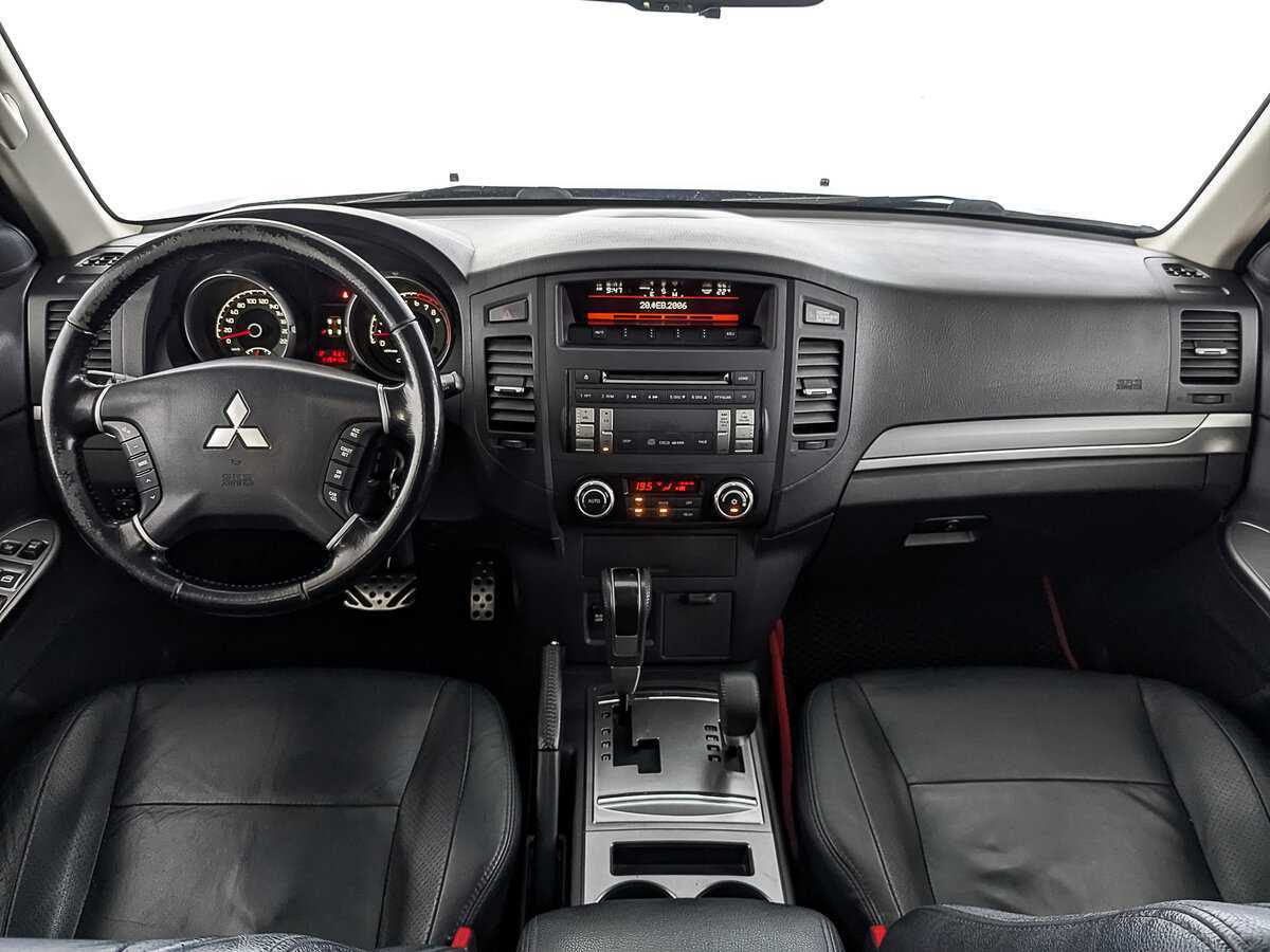 Mitsubishi Pajero с пробегом — 2013 год. Фото: #13