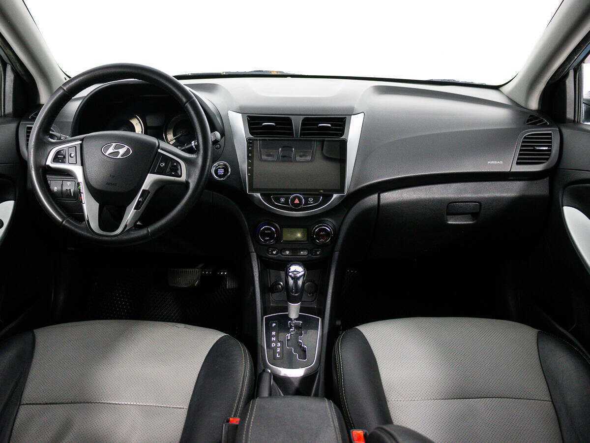 Hyundai Solaris с пробегом — 2012 год. Фото: #12