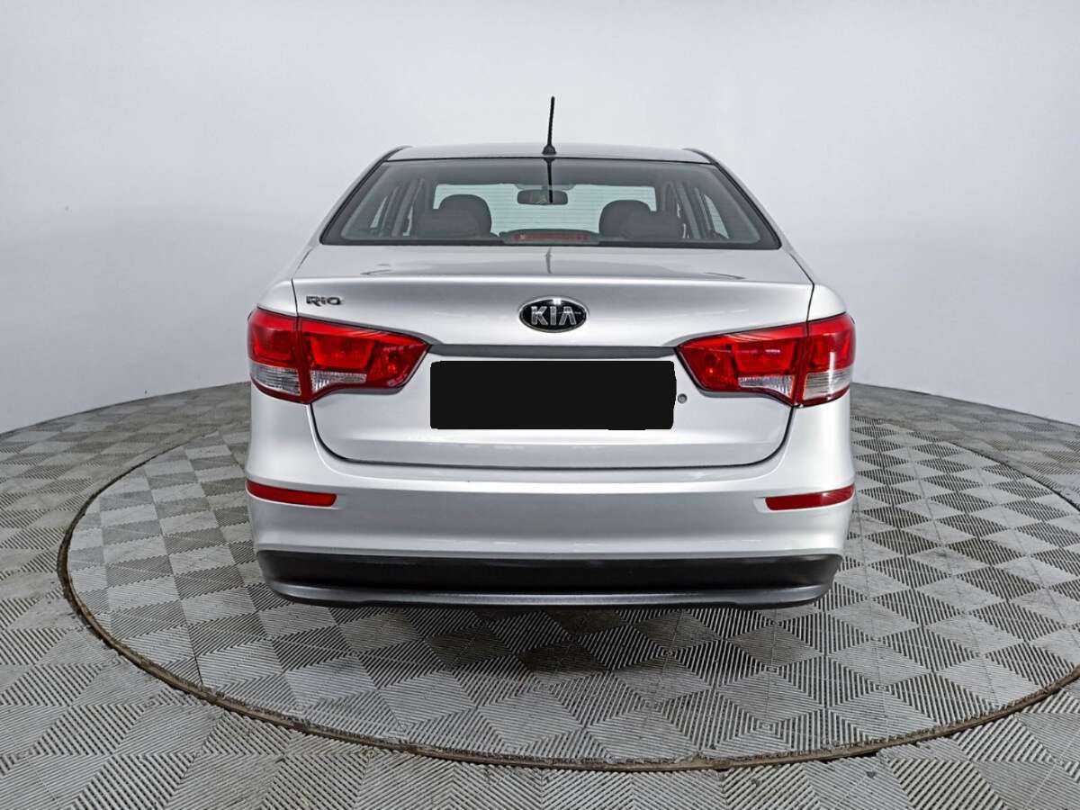 Kia Rio с пробегом — 2015 год. Фото: #5