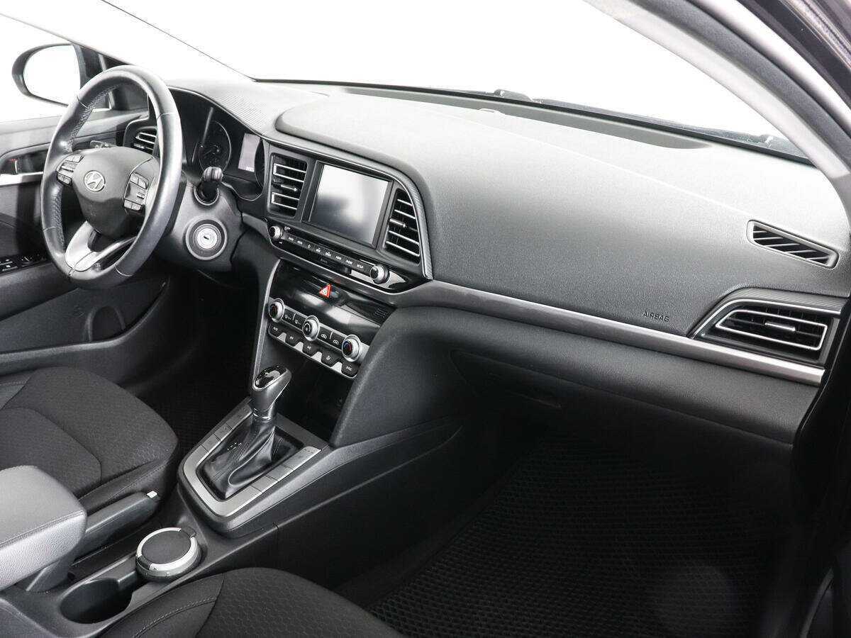 Hyundai Elantra с пробегом — 2019 год. Фото: #9