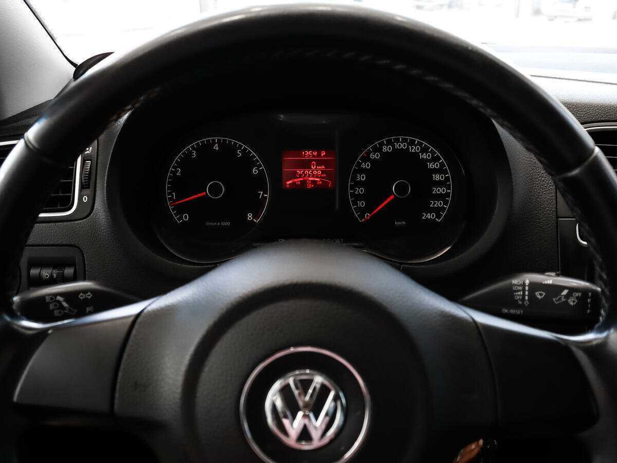 Volkswagen Polo с пробегом — 2013 год. Фото: #13
