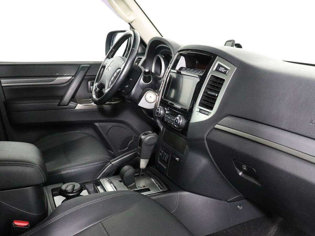 Mitsubishi Pajero с пробегом — 2018 год. Фото: #6