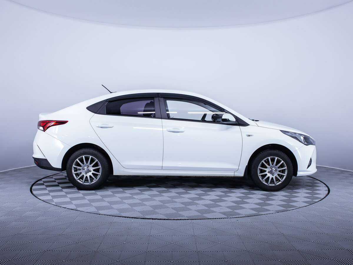 Hyundai Solaris с пробегом — 2021 год. Фото: #3