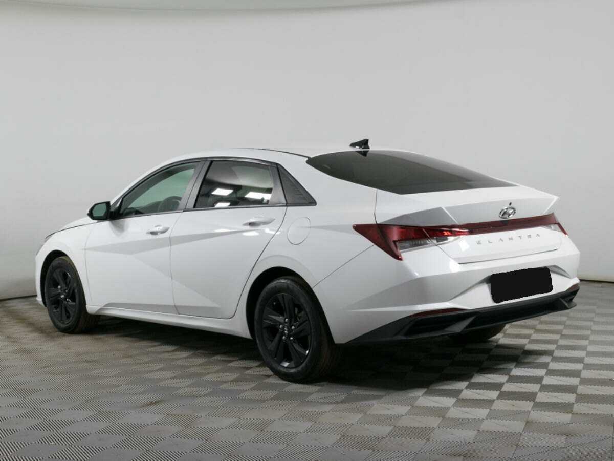 Hyundai Elantra с пробегом — 2021 год. Фото: #6