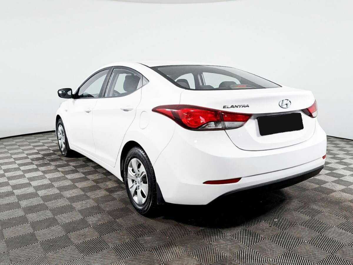 Hyundai Elantra с пробегом — 2015 год. Фото: #6