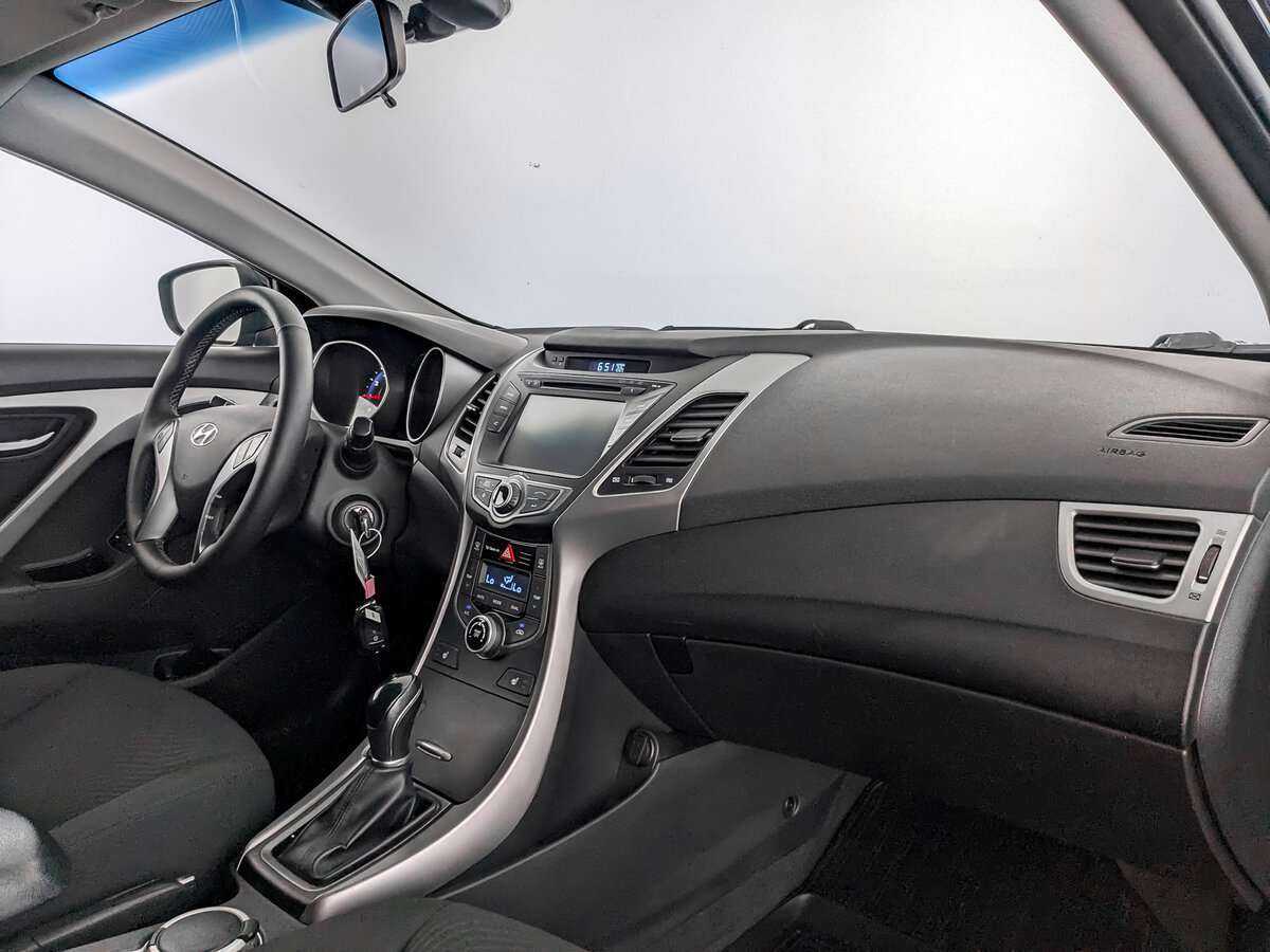 Hyundai Elantra с пробегом — 2014 год. Фото: #8