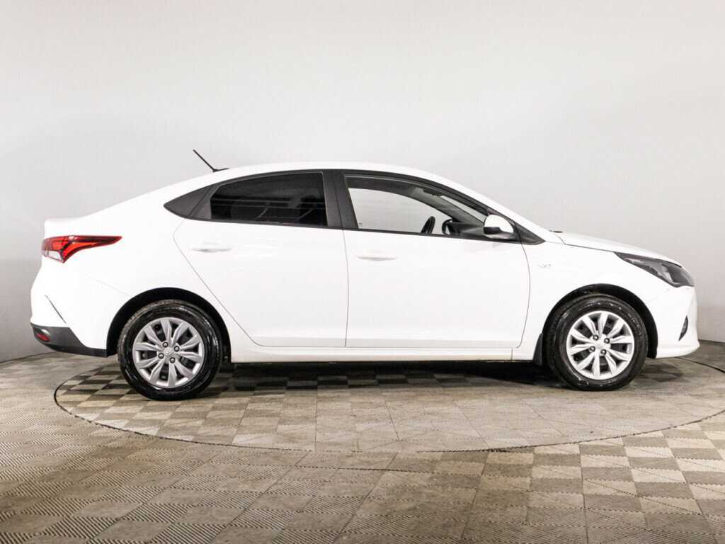 Hyundai Solaris с пробегом — 2022 год. Фото: #3