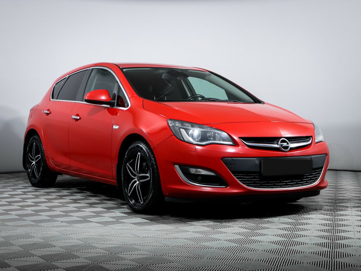 Opel Astra с пробегом — 2013 год. Фото: #2