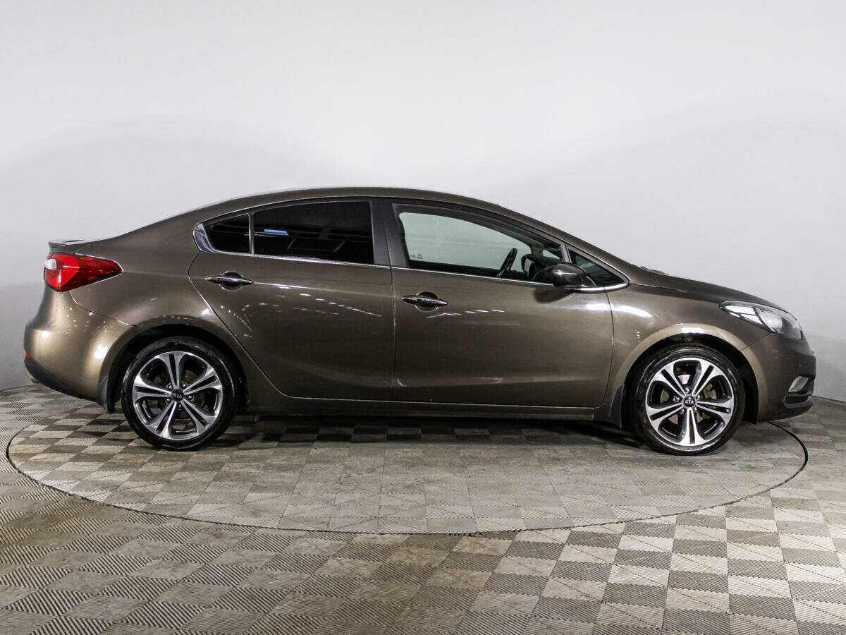 Kia Cerato с пробегом — 2015 год. Фото: #3