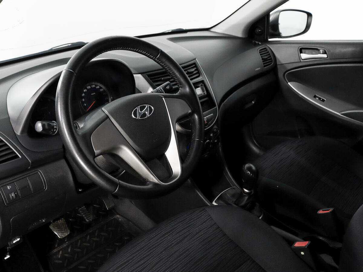 Hyundai Solaris с пробегом — 2014 год. Фото: #8
