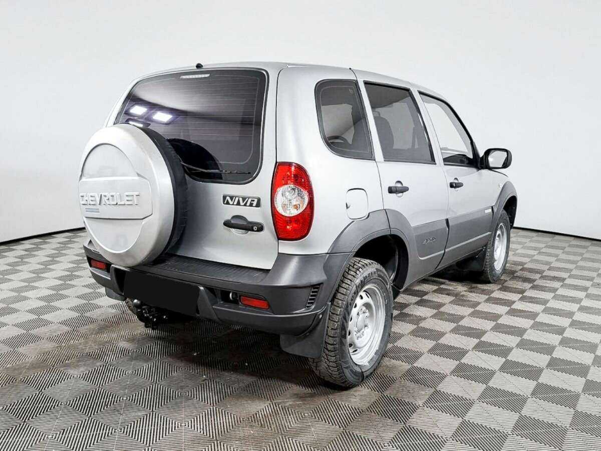 Chevrolet Niva с пробегом — 2013 год. Фото: #4