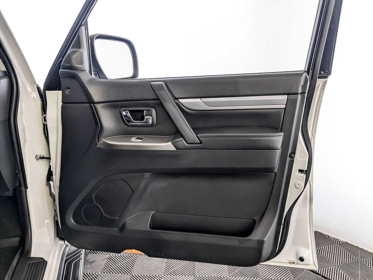 Mitsubishi Pajero с пробегом — 2019 год. Фото: #24