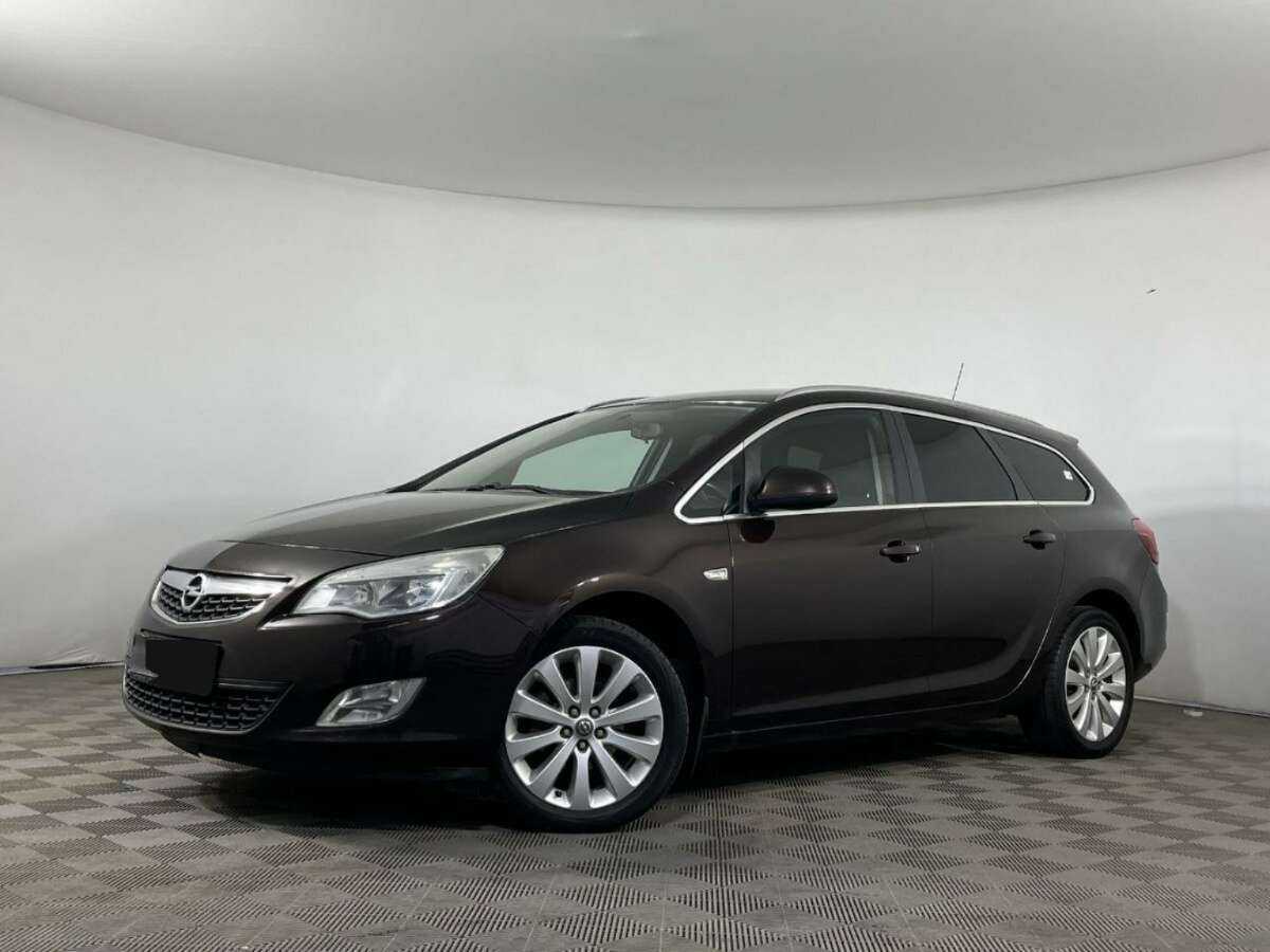 Opel Astra с пробегом — 2012 год. Фото: #0