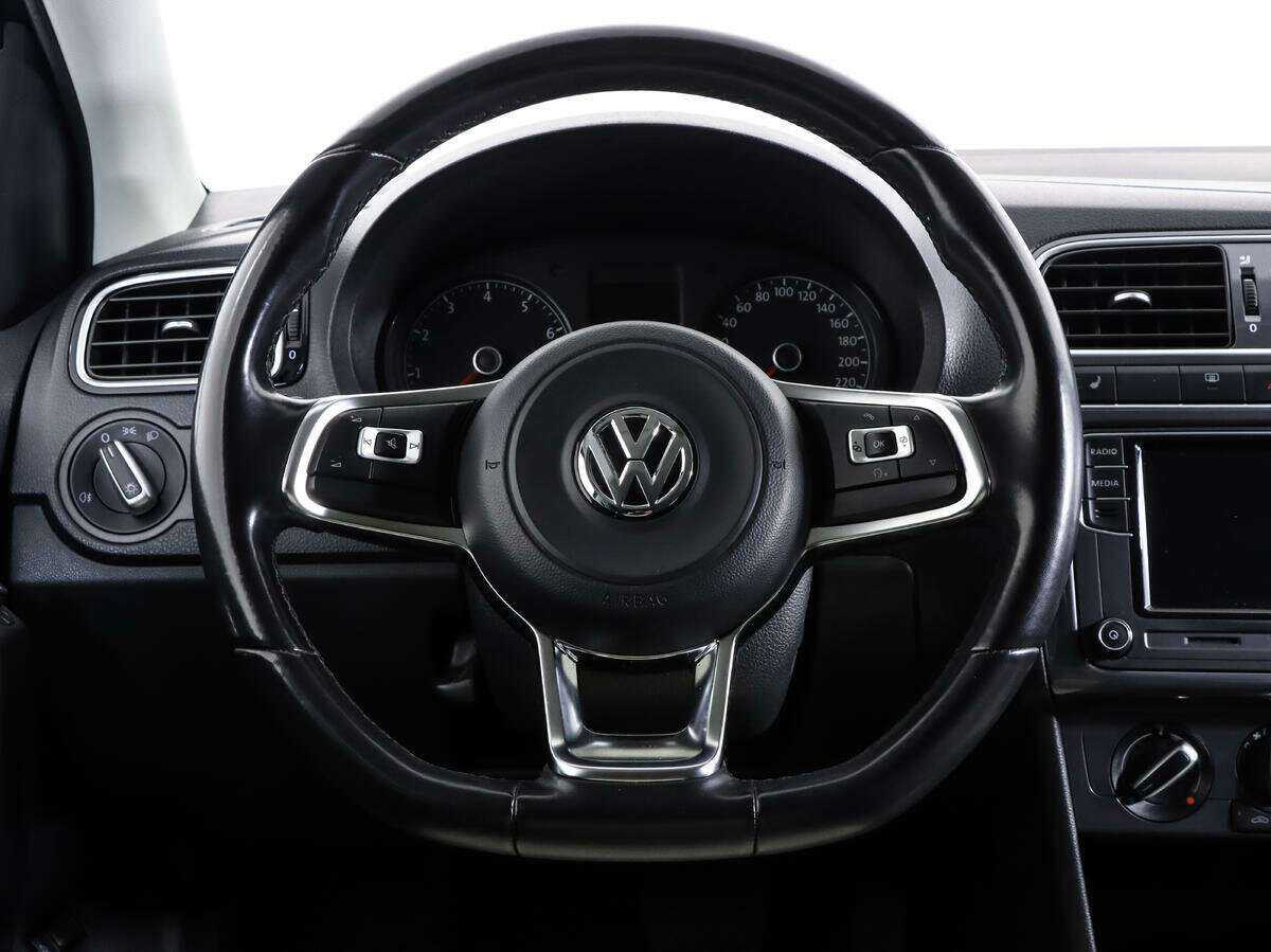 Volkswagen Polo с пробегом — 2020 год. Фото: #11