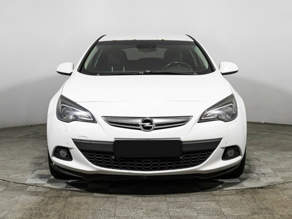 Opel Astra с пробегом — 2013 год. Фото: #1