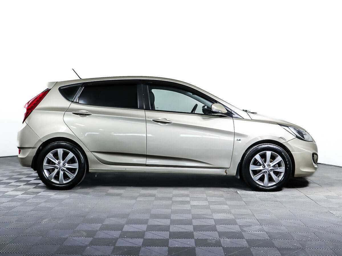 Hyundai Solaris с пробегом — 2012 год. Фото: #2