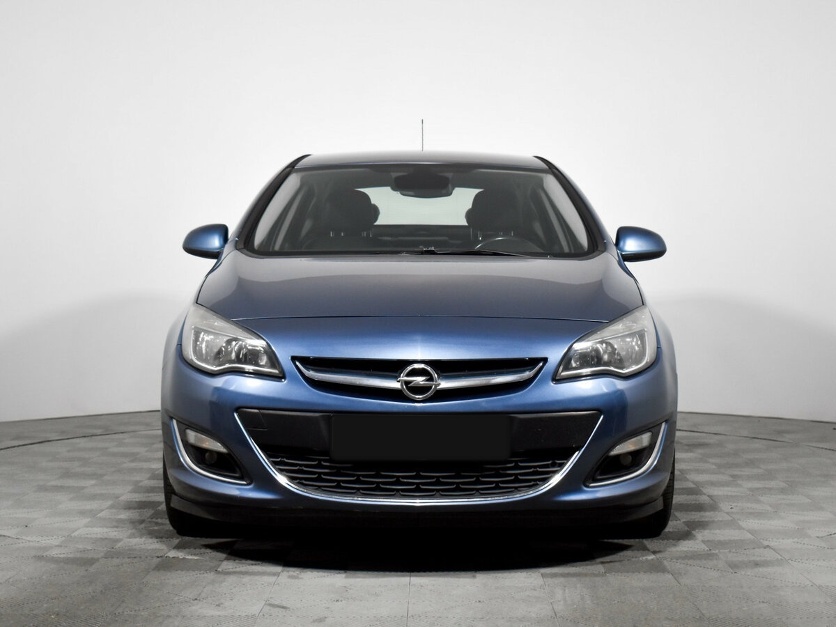 Opel Astra с пробегом — 2013 год. Фото: #1