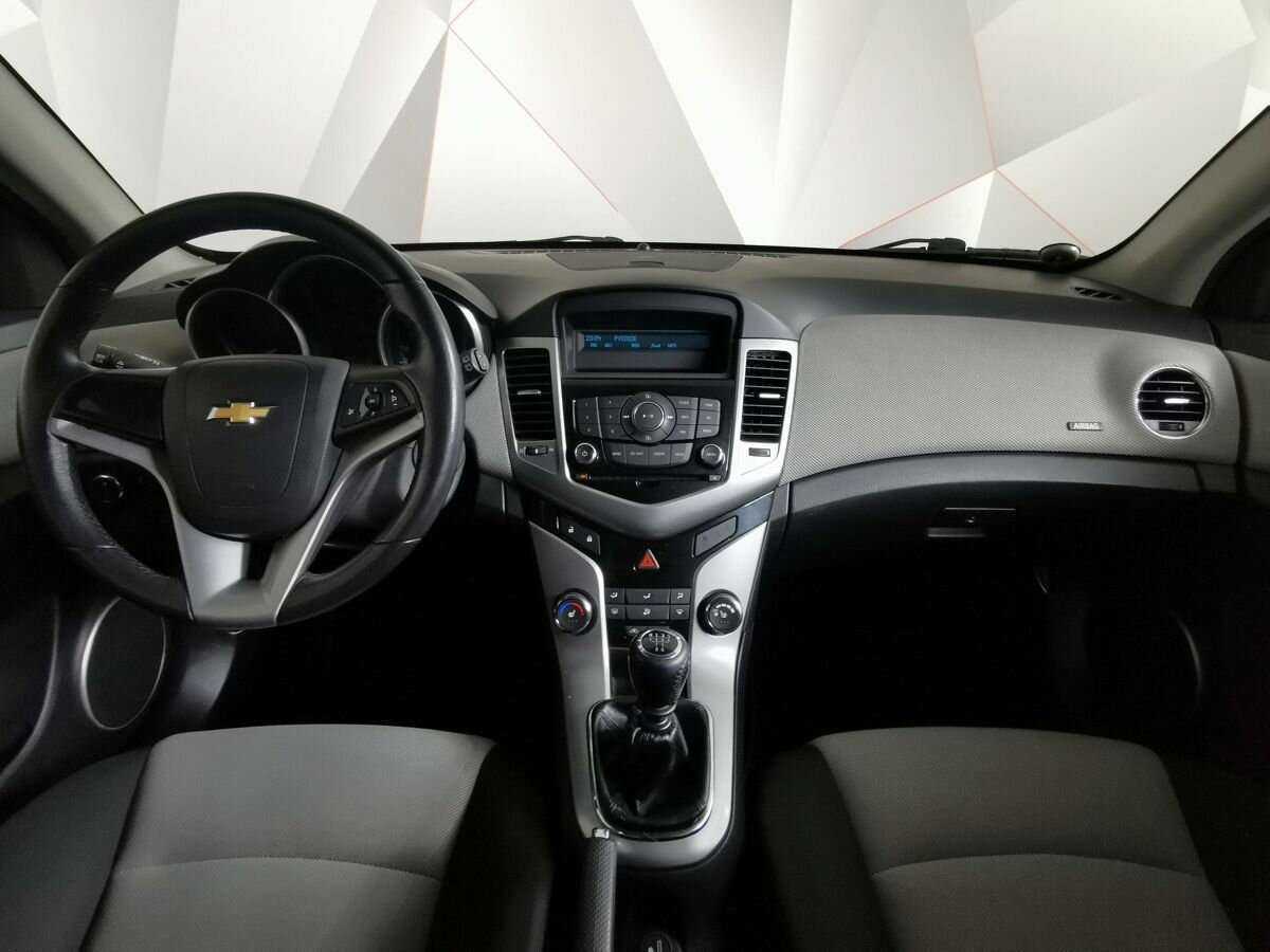 Chevrolet Cruze с пробегом — 2012 год. Фото: #9