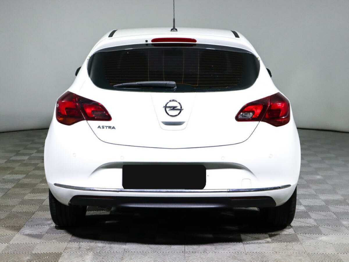 Opel Astra с пробегом — 2013 год. Фото: #4