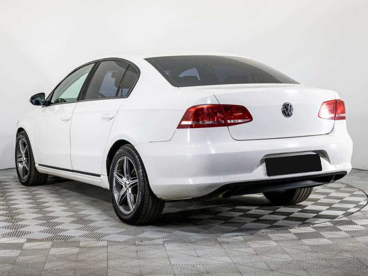 Volkswagen Passat с пробегом — 2012 год. Фото: #6