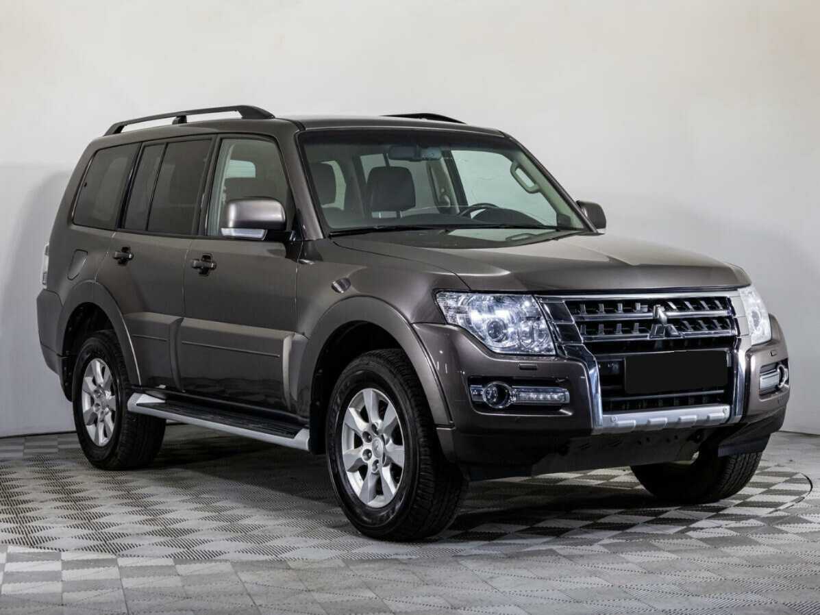Mitsubishi Pajero с пробегом — 2015 год. Фото: #2