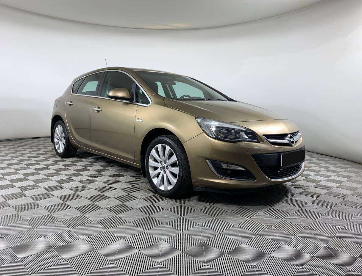 Opel Astra с пробегом — 2012 год. Фото: #2
