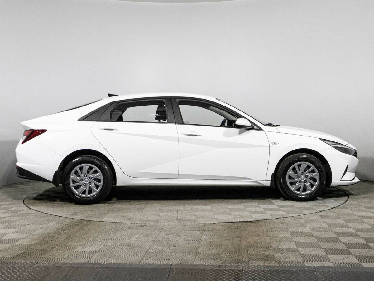 Hyundai Elantra с пробегом — 2021 год. Фото: #3