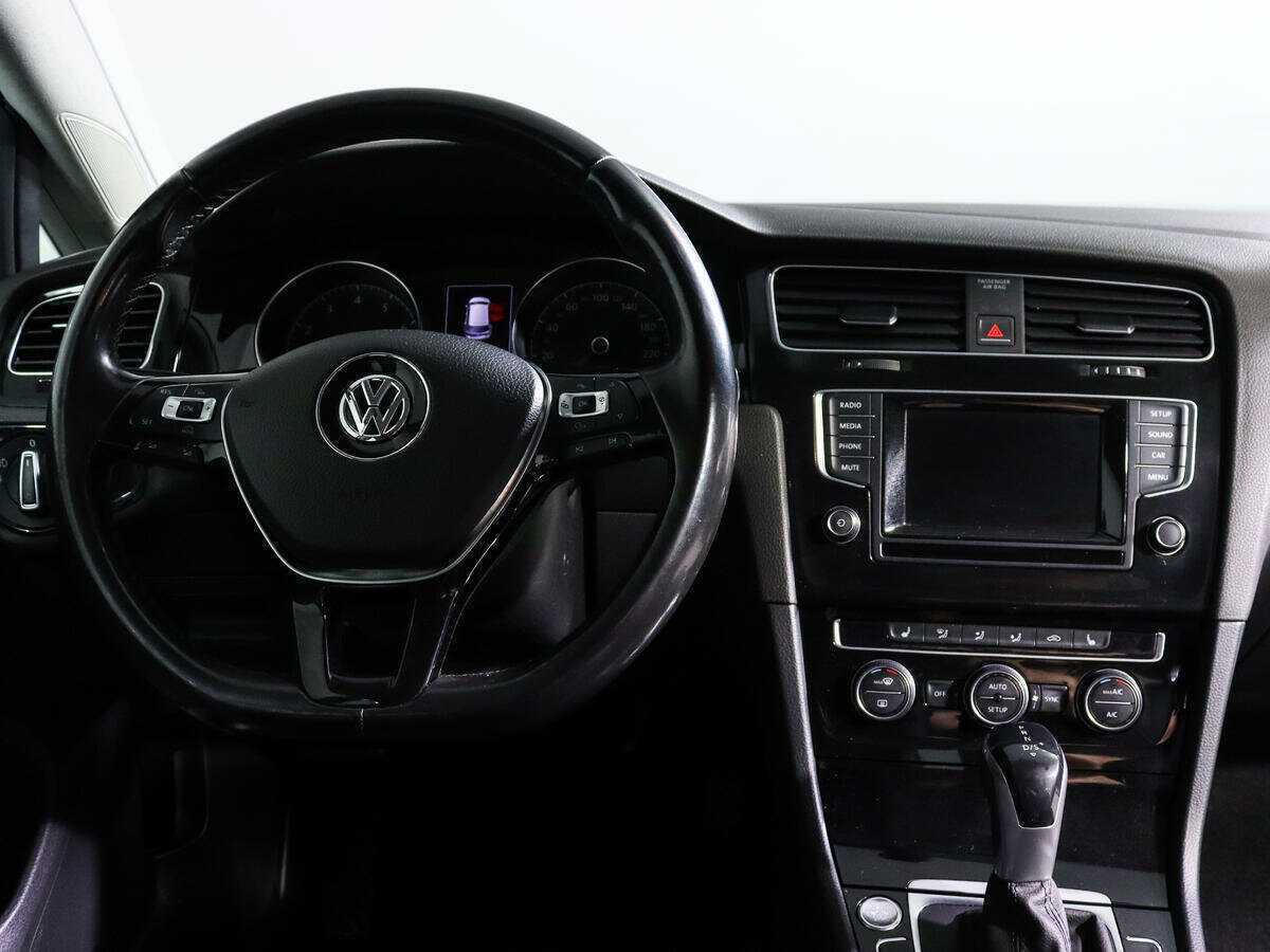 Volkswagen Golf с пробегом — 2013 год. Фото: #9