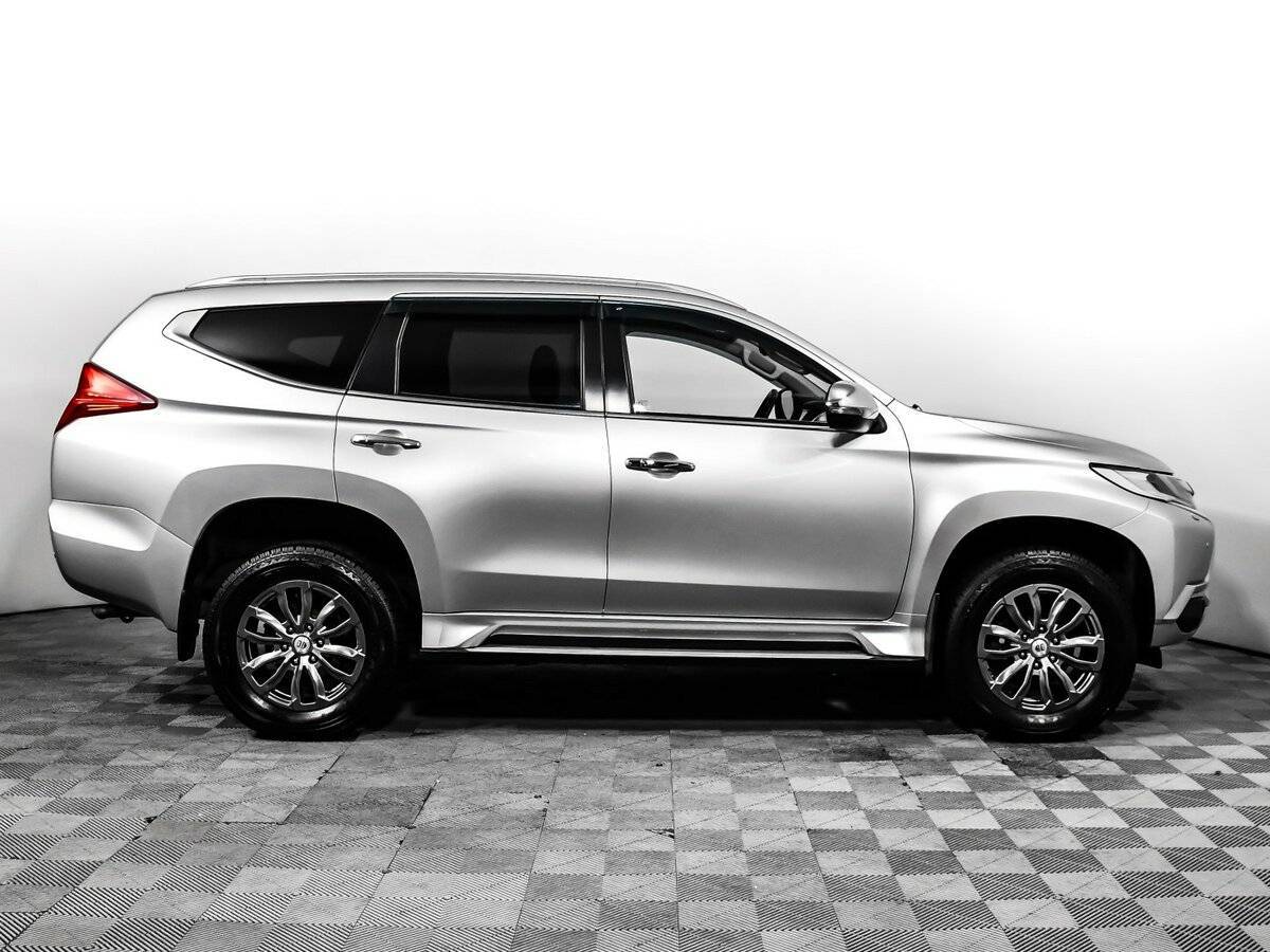 Mitsubishi Pajero Sport с пробегом — 2017 год. Фото: #3