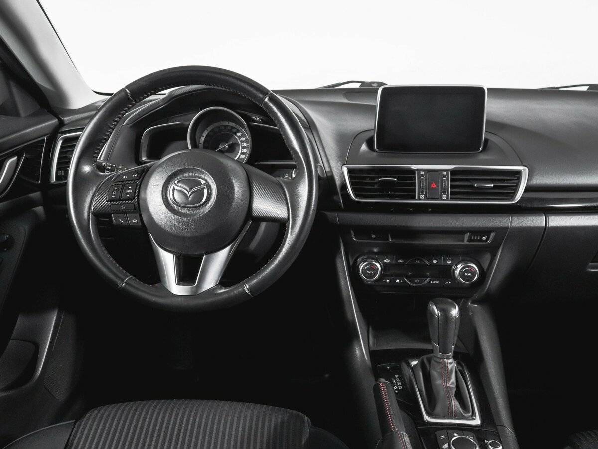 Mazda 3 с пробегом — 2016 год. Фото: #11