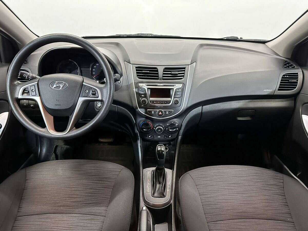 Hyundai Solaris с пробегом — 2015 год. Фото: #9