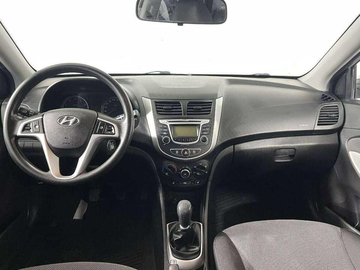 Hyundai Solaris с пробегом — 2014 год. Фото: #6