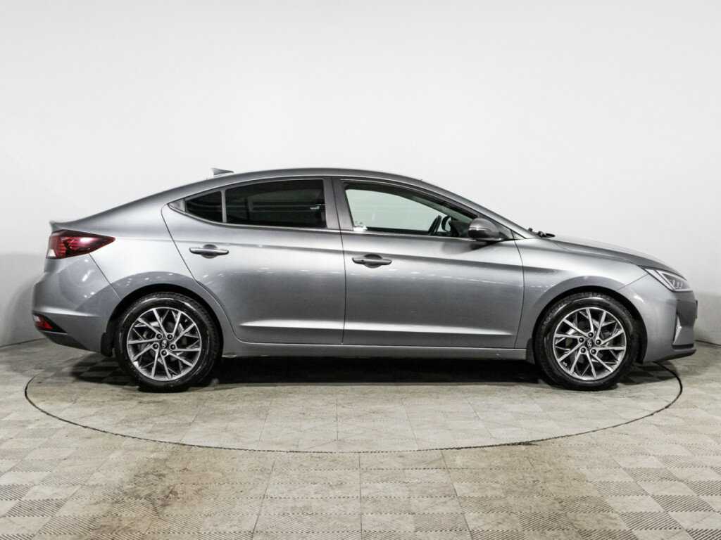 Hyundai Elantra с пробегом — 2019 год. Фото: #3