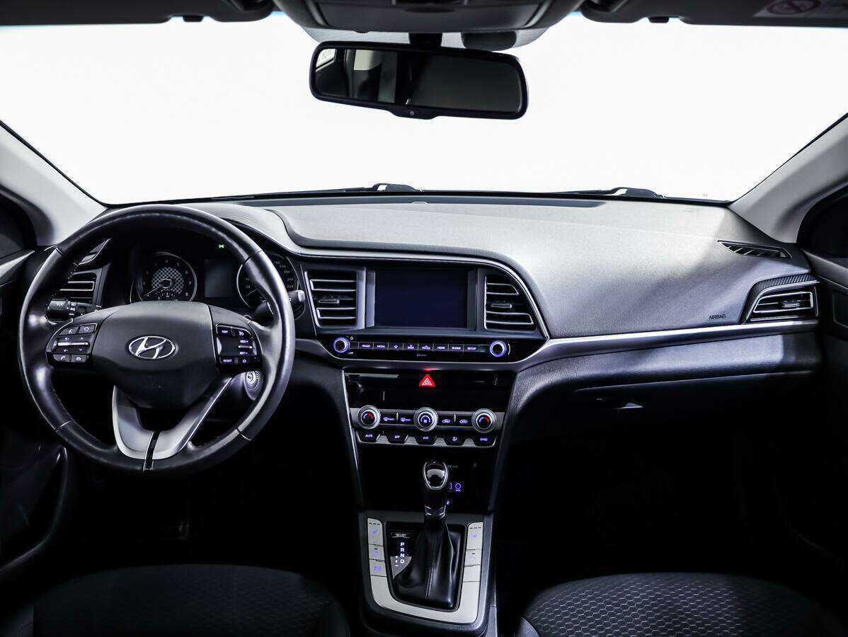 Hyundai Elantra с пробегом — 2019 год. Фото: #8