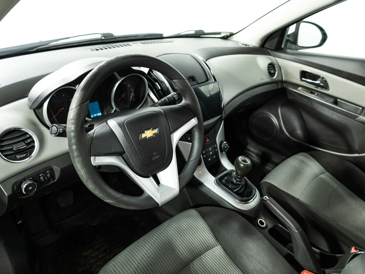 Chevrolet Cruze с пробегом — 2014 год. Фото: #10