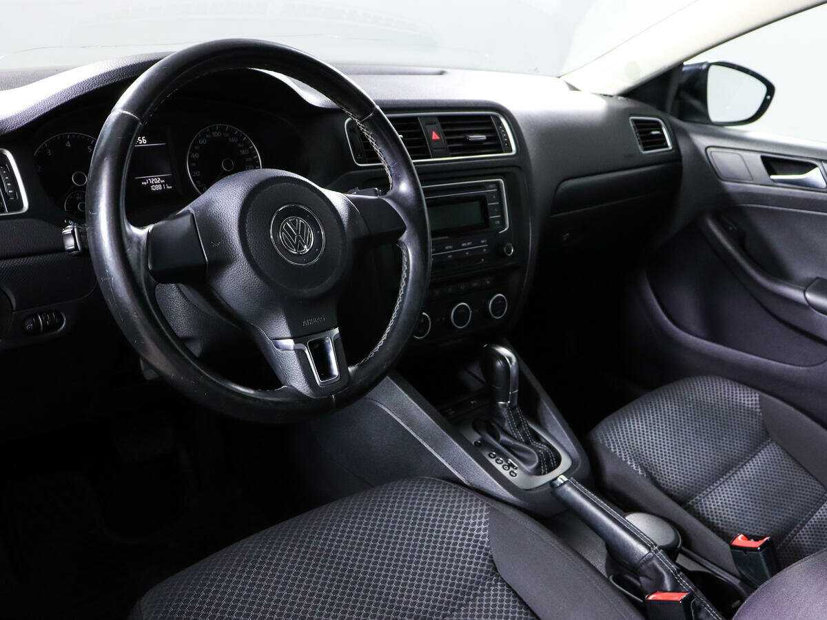 Volkswagen Jetta с пробегом — 2014 год. Фото: #13