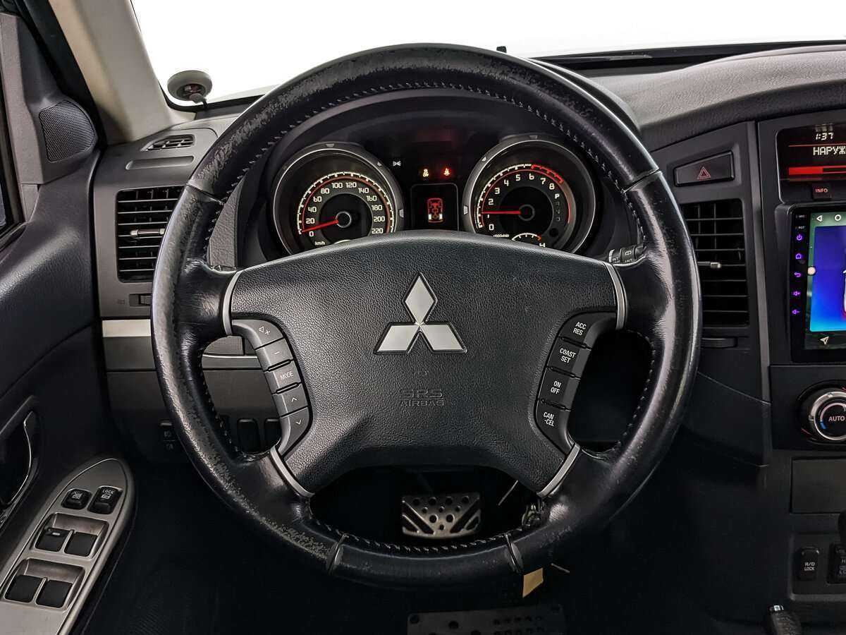 Mitsubishi Pajero с пробегом — 2013 год. Фото: #21
